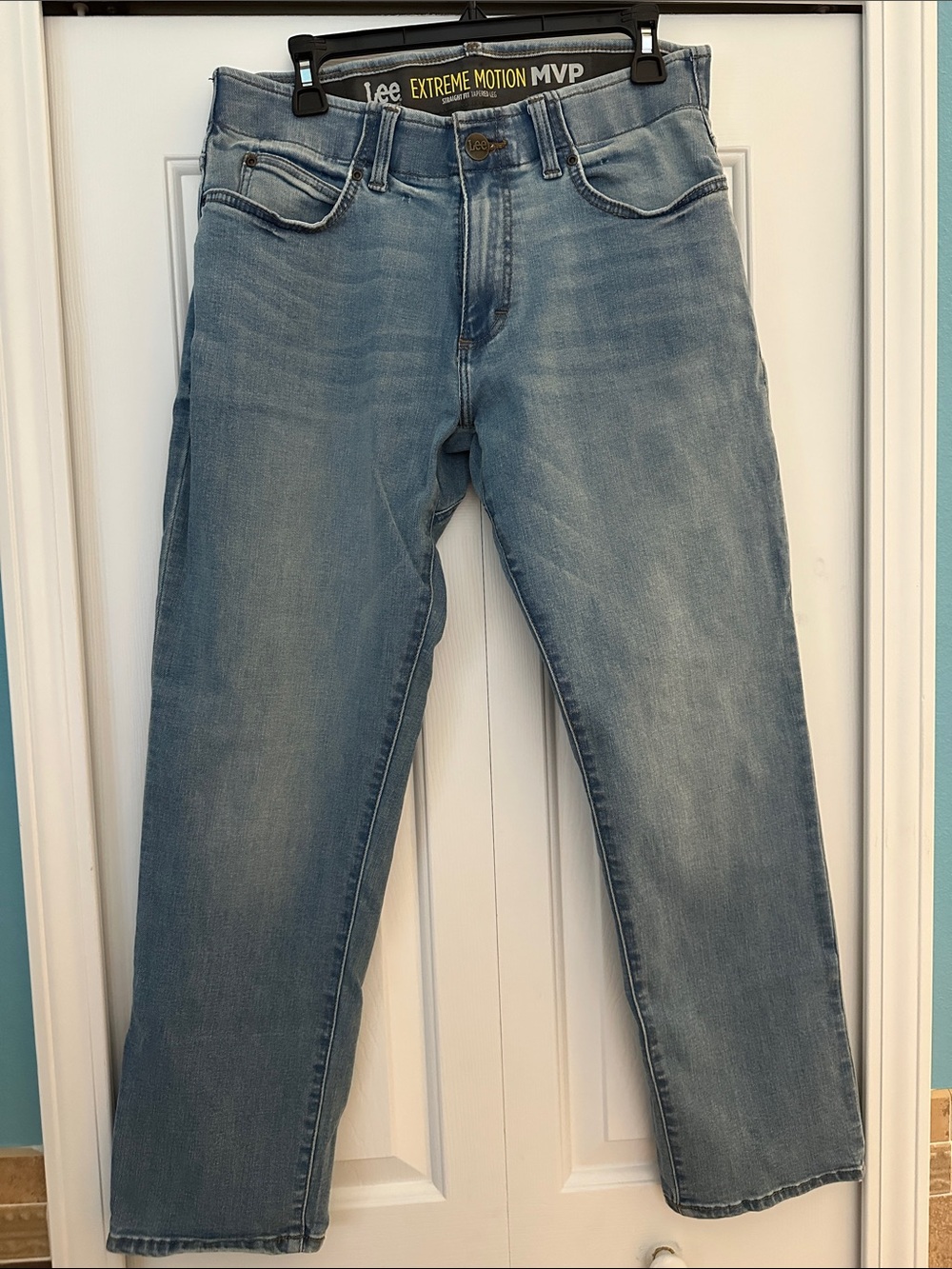 Lee Men's Relaxed Straight Light Blue Jeans